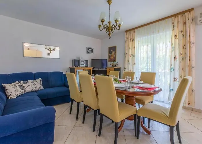 Panos Apartment Novi Vinodolski